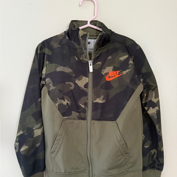 Nike Kids Camo Set - Size 5 - Picture 1 of 2